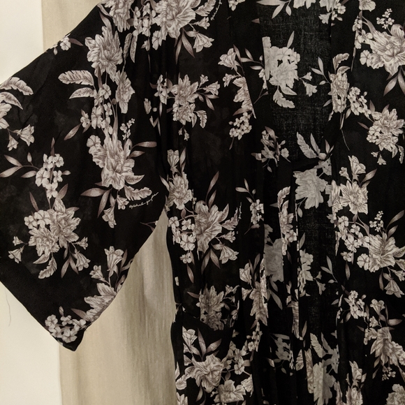 Flower Kimono - Picture 2 of 4